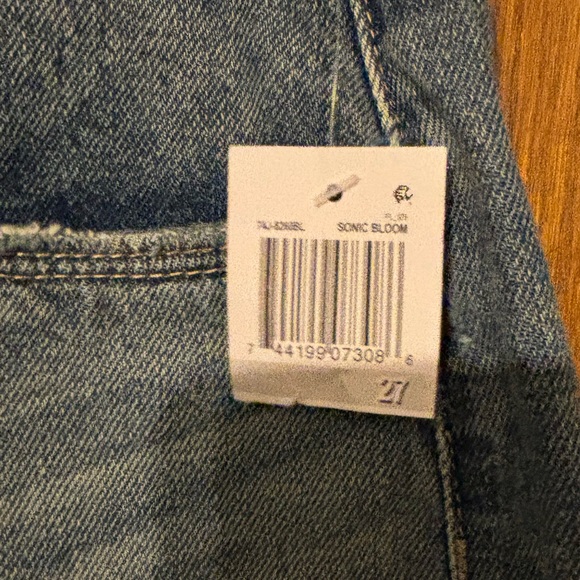 Blank NYC Light Wash Distressed Jean Shorts High Rise Blue Size 27 NWT - Picture 6 of 9